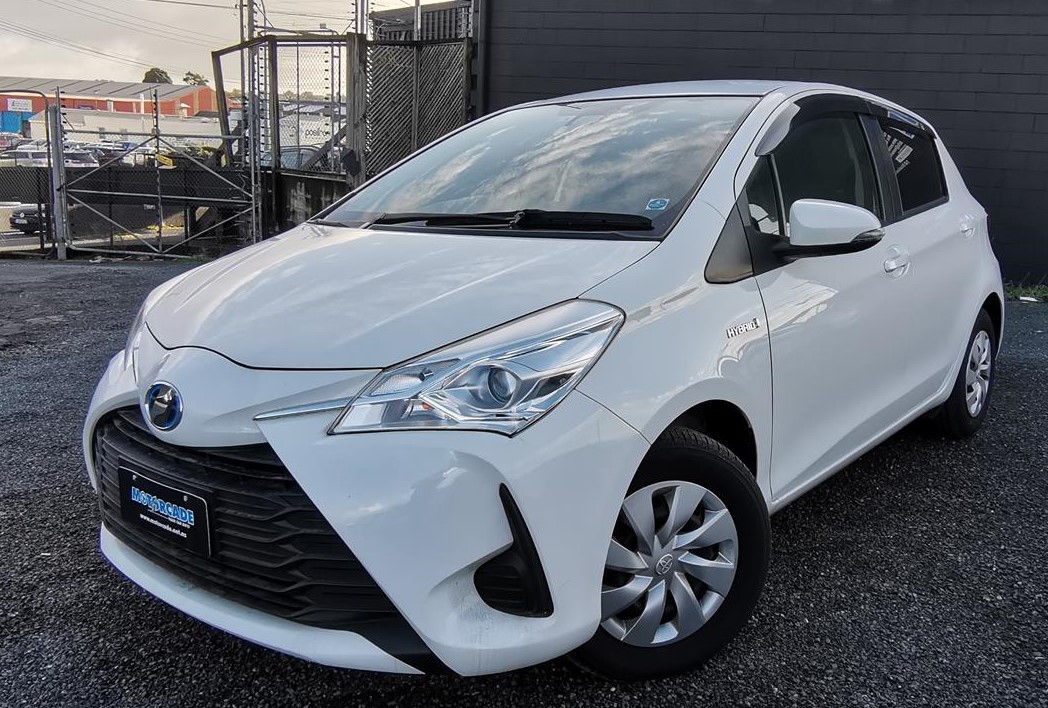 Toyota Vitz 2017 Image 1